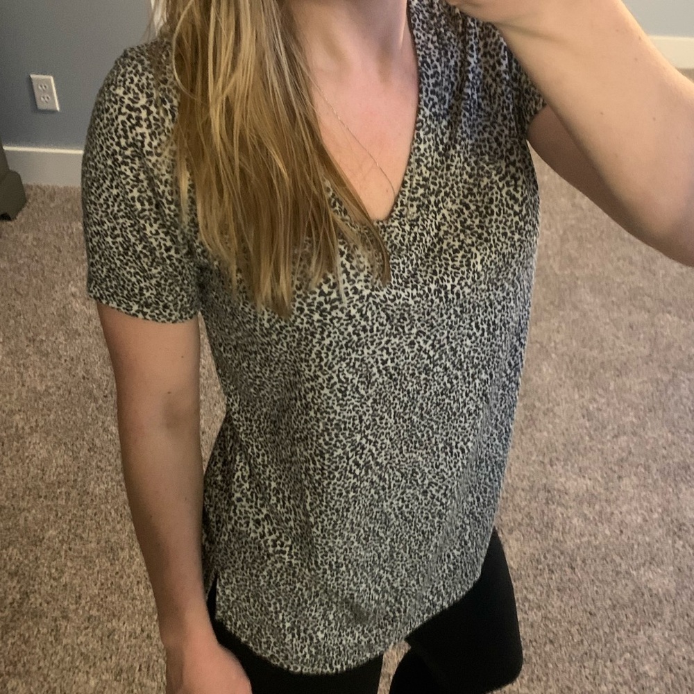 Athleta Breezy Short Sleeve VNeck Cheetah Print Tee